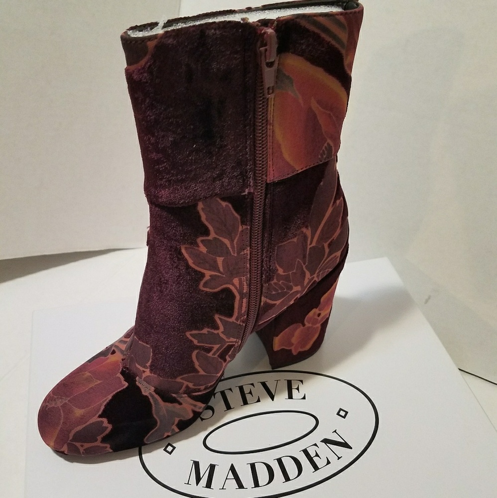 New Steve Madden  Floral print Boots